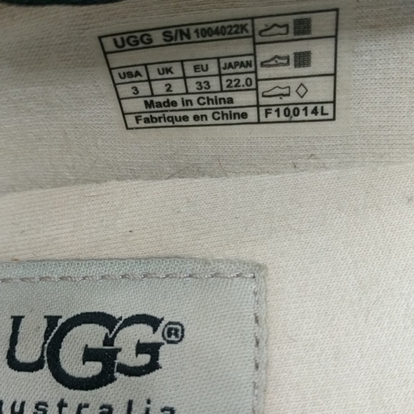 UGG Australia Girls K Tassy Eyelet Flat Slip On Shoes 1004022K Size 3 Black - Picture 7 of 7